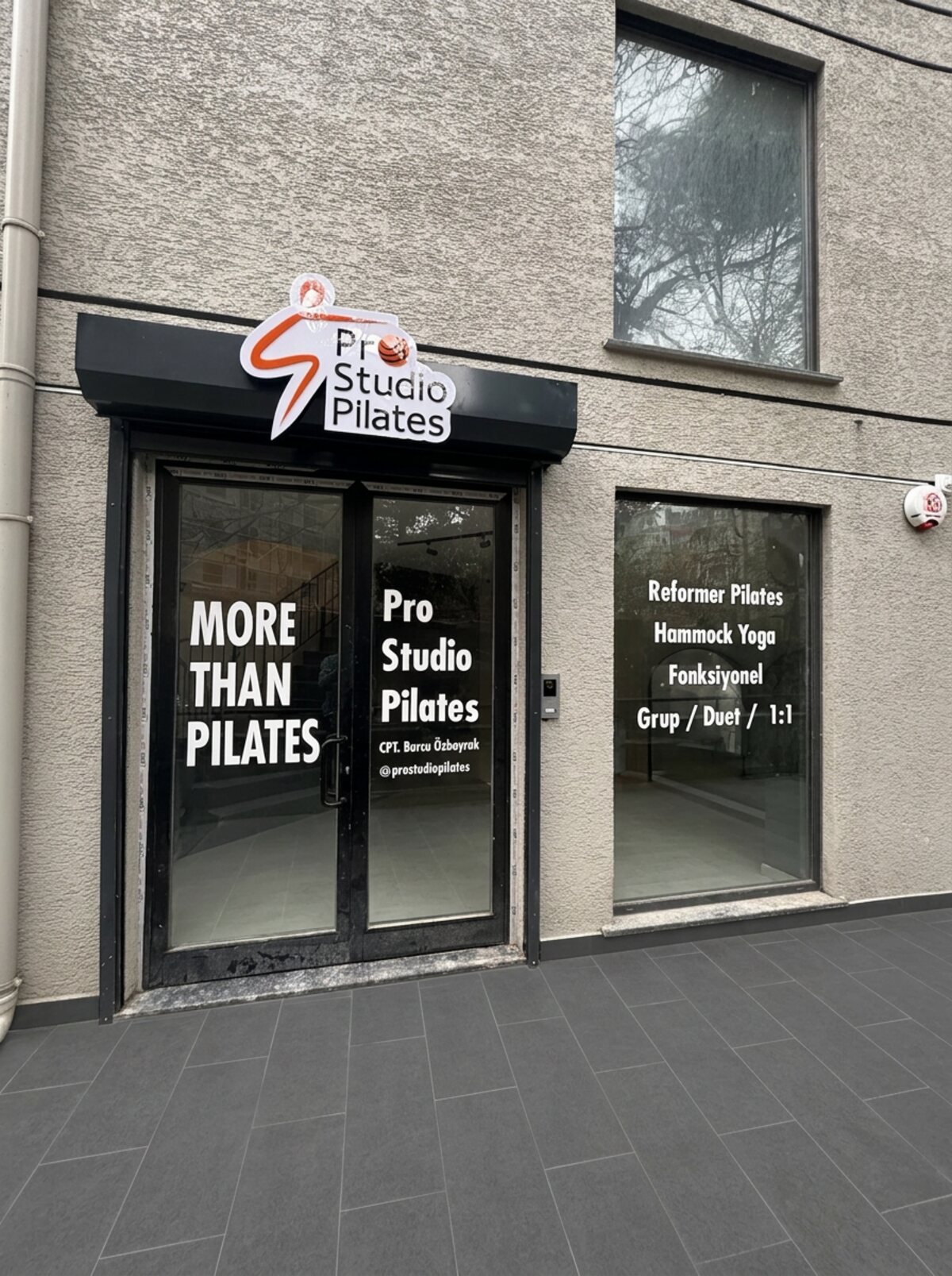Pro Studio Pilates Pendik stüdyosunun girişi — More Than Pilates